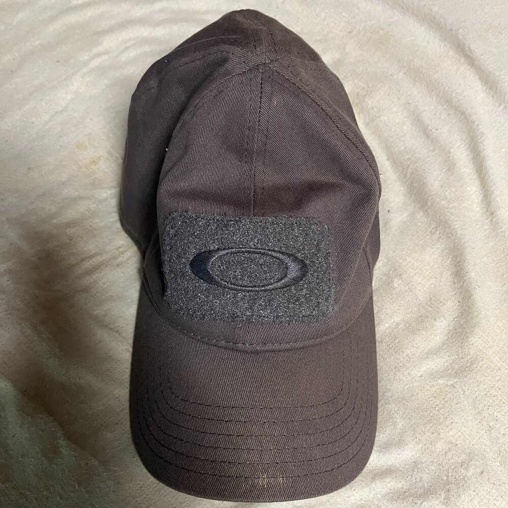 Two Oakley SI Fitted Baseball Caps